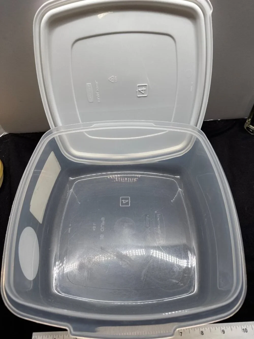Rubbermaid Servin Saver Food Storage Container 19 Cups 4.5L Clear With White Lid